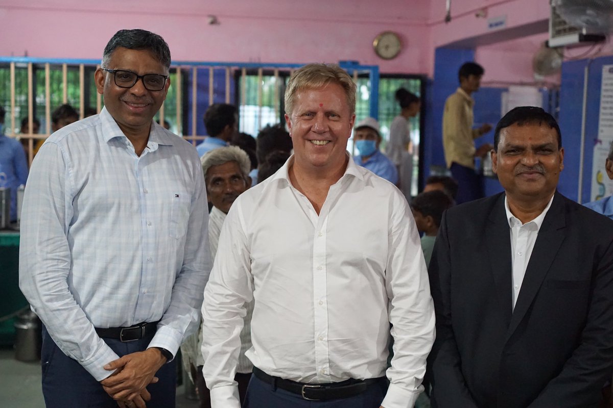 toddmcclaymp's tweet photo. On my final stop in 🇮🇳 I visited a local @Amul_Coop farm and milking to gain a practical sense of dairy operations and the communities supported by the sector. 
There are exciting opportunities for 🇳🇿 and 🇮🇳 to partner and cooperate to boost our respective agriculture sectors. https://t.co/zgSM9UgqQ5