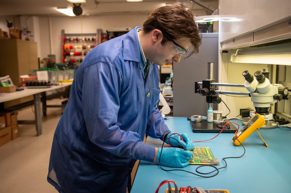 USNRL's tweet photo. #InternImpactsπ₯
Meet Tyler Wells, a senior Electrical and Computer Engineering student at Virginia Tech and a Naval Research Enterprise Internship Program (NREIP) #summerintern at the U.S. Naval Research Laboratory (NRL)!
#NavalSTEM #usnavy @VTEngineering @USNavy https://t.co/TcZGPnfTJD
