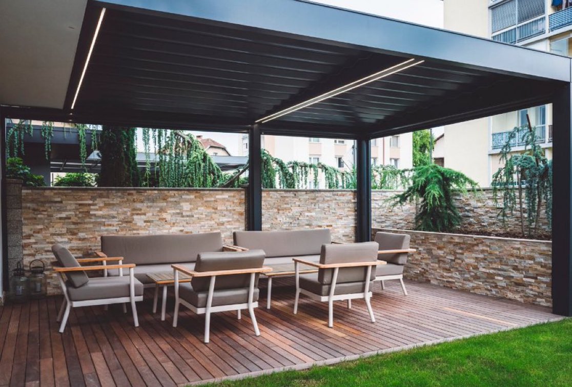 Si tu terraza actual no cumple tus expectativas para recibir a tus invitados, ¡no te preocupes!
 Nosotros nos encargamos de devolverle vida 🔨✨
#málaga #pizarra #cartama #costadelsol #contructoramalaga #reformasmalaga ☀️
