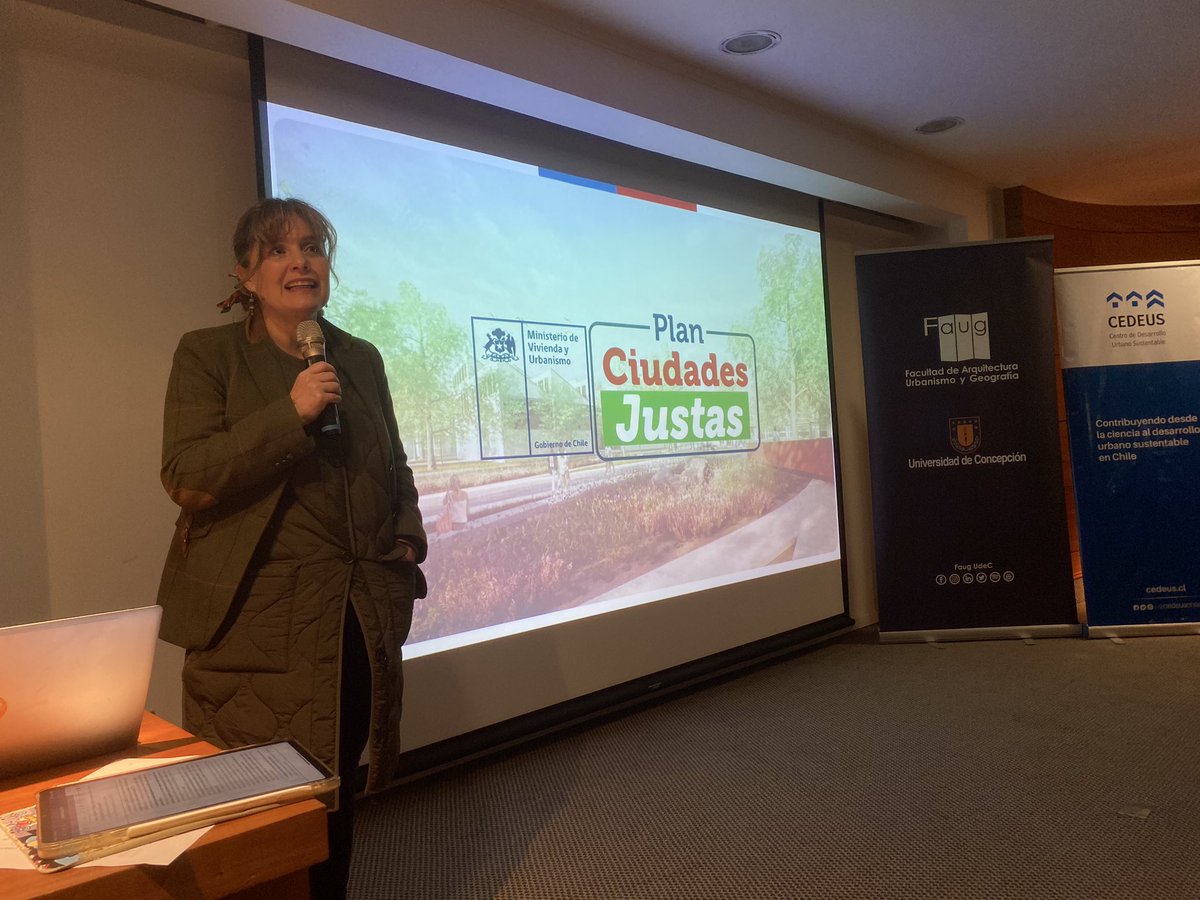 vrim_udec's tweet photo. Un Diálogo Ciudadano para actualizar la Política Nacional de Desarrollo Urbano, se realiza con la presencia de Subsecretaria de Vivienda y autoridades locales del área.
En la inauguración participaron la Vicerrectora #VRIM, Ximena Gauché, y el investigador @Cedeus, Juan Carrasco https://t.co/fmGl2t4vLK