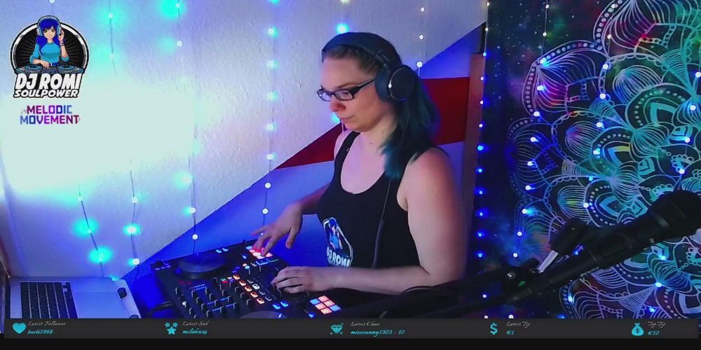 WeAreFriendsCom's tweet photo. 📢#We4reFriendsCommunity #DJ (ane)  DJ_Romi_SoulPower ist jetzt live auf #Twitch mit 1 👥👀 live auf #Twitch 🟣📺🔗▶️ https://t.co/EzeE53JUno
#HouseMusic #GOAMusic #ElectronicMusic #WednesdayVibe #Bergfest #TwitchDJ #TwitchDE #808onTwitch #SmallStreamersConnect https://t.co/rP35W9QeiG