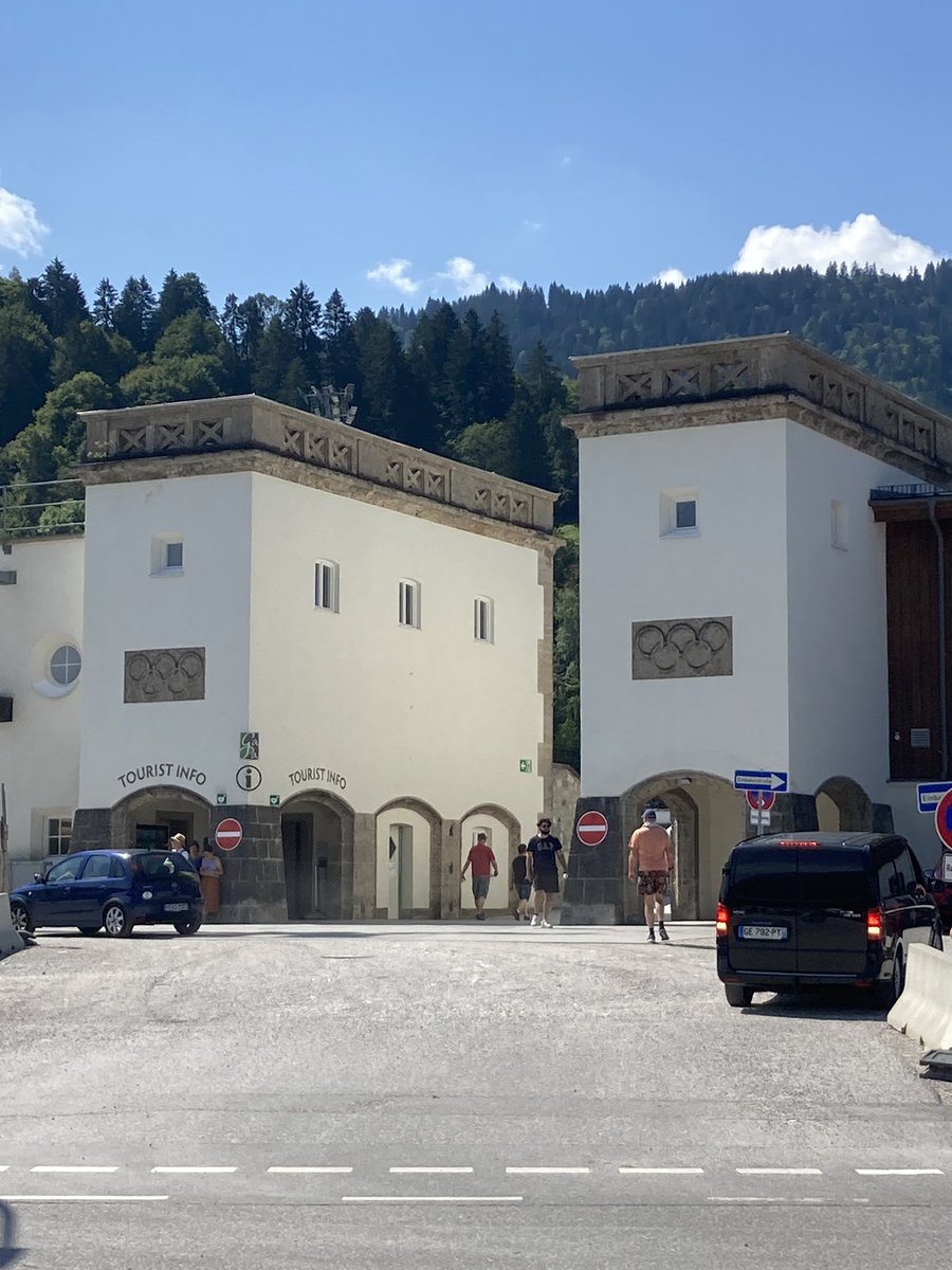 Dirk_vanderMeij's tweet photo. Bekend van nieuwjaarsdag. #garmischpartenkirchen #vierschansentoernooi #OS1936 https://t.co/RwPF1h9Nnx