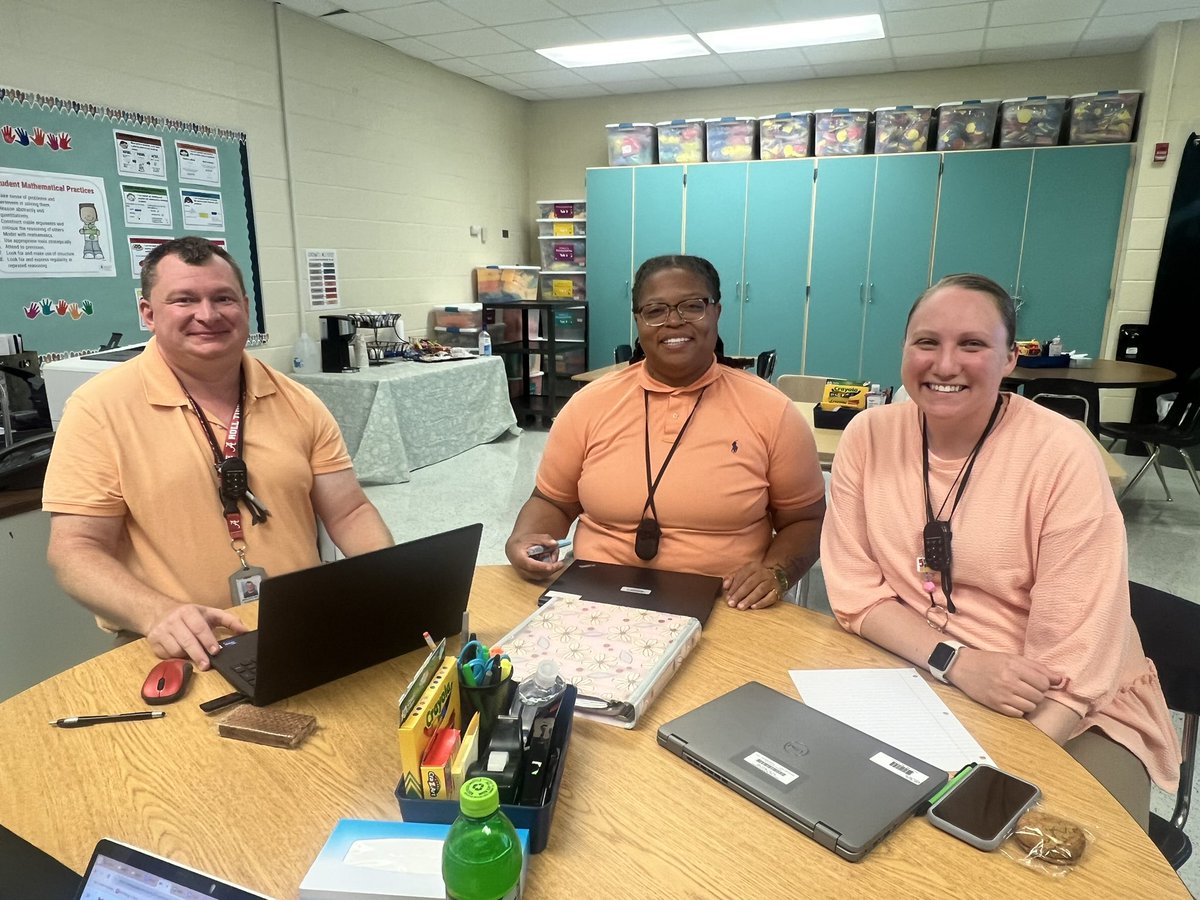LizHughes77's tweet photo. Orange you glad these 4th grade teachers and their math coach are rocking their PLC in style? #mathsquad @AmstiUAH @AlabamaAchieves @OMIALSDE π§‘ https://t.co/puT6WjQFlj