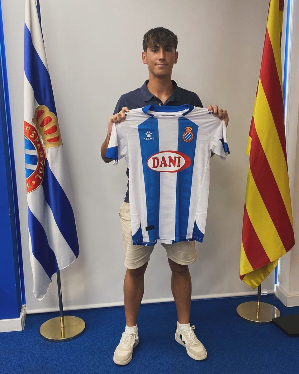 🚨 #INFO | Eloi Tost (2007), nuevo fichaje del <a href="/RCDE_La21/">RCD Espanyol Futbol Base - Dani Jarque | La21</a> | #FCF ⚪🔵

◉ El delantero firma por el club 'perico' y llega procedente del <a href="/ffutbolbasereus/">Fundació Futbol Base Reus</a>.