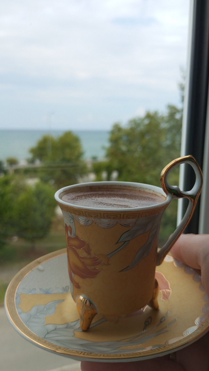 Sonu mutluluğa varan bir yol yoktur:
Yol mutluluğun kendisidir…🤎