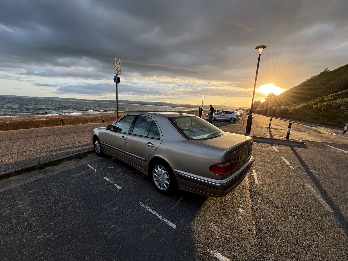 rendercrashed's tweet image. Bought an old merc 🫡