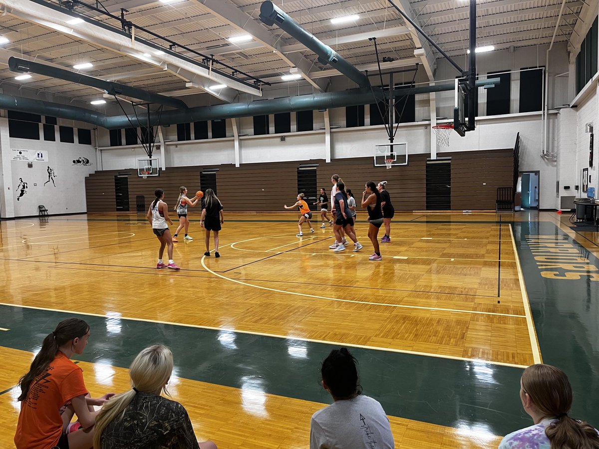 coachRDavidson's tweet photo. Really good morning, culture of giving back and teaching. https://t.co/To8GLPUwBE