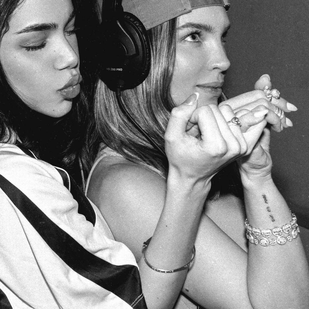 Ra0lin's tweet photo. El dueto de @belindapop y @keniaos saldrá en el mes de Octubre y el video se grabara en LA. https://t.co/1YCHo3ZIDm