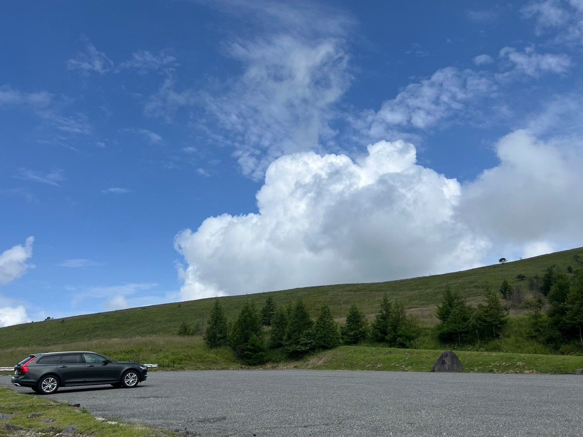 body_jubilee's tweet photo. 夏の雲と稜線
#v90cc https://t.co/GwGxhQb6K3