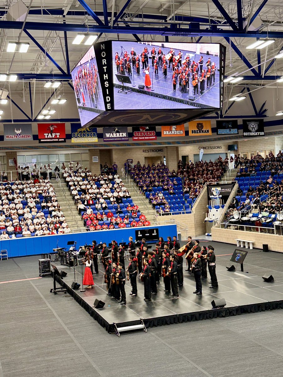 reynateaches's tweet photo. Absolutely LOVED the mariachi performance at #NISDConvocation! It’s one of my favorite things about @NISD. Perfectly said that it brings a sense of belonging and brings up wonderful memories #NISD75 https://t.co/6OCBsAvx9w