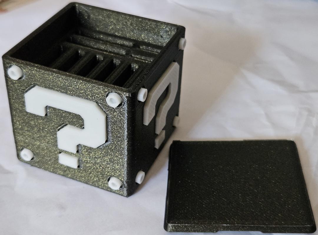 MaurusM_AI's tweet image. A special card holder for the #Nintendo #Switch printed with two great filaments, can you guess which ones they are? 😉 do you like it? #Fillamentum #esun3dfilament #3Dprinting #3dprint #creality