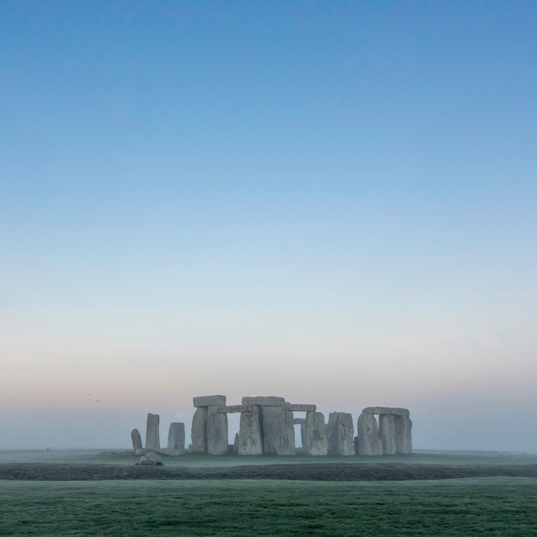 A surprising find at Stonehenge! 🪨

New scientific research on the minerals found in the altar stone suggests that it may have been transported all the way from Scotland 🏴󠁧󠁢󠁳󠁣󠁴󠁿

The more we uncover the secrets of Stonehenge, the more questions arise ✨