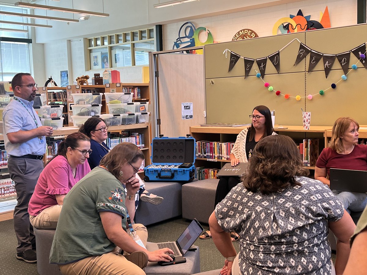 AnnKAnders's tweet image. 🌟New Hires🌟Curriculum &amp;amp; Coding with @WCPS_LMS and Computer Science Specialists! Welcome to our @wcpsmd team. #EdTechCoaches @HurleBen @jwaybr93 @SpheroEdu @VEXRobotics @Ozobot