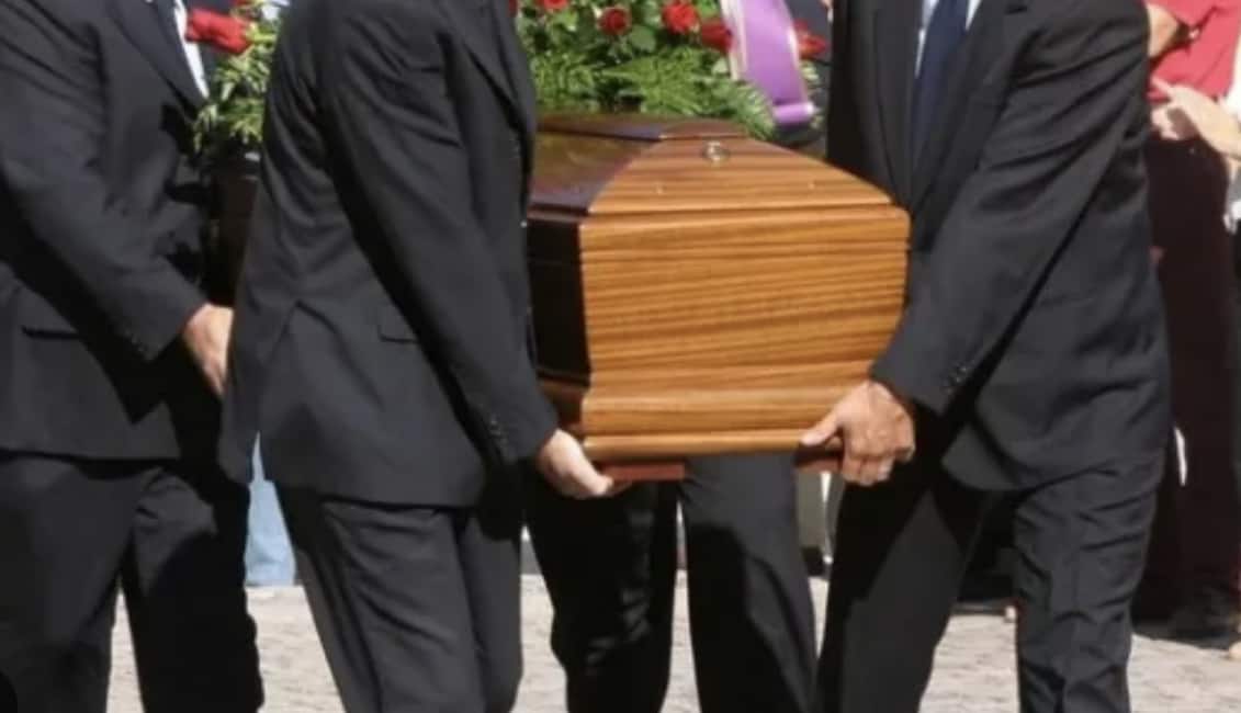 MELANIA RIZZOLI: 'MORIRE IN QUESTE SETTIMANE È UNA VERA IATTURA. ESSENDO QUESTO IL MESE DELLE...' ow.ly/jFoj105FnZM