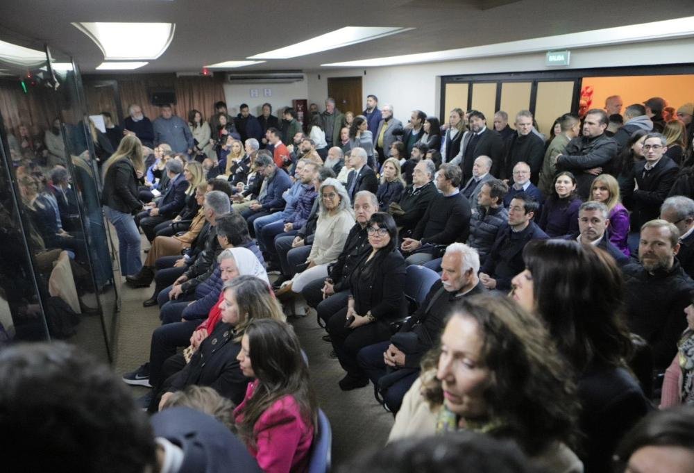 ElTecladoOK's tweet image. #Intentodemagnicidio | Quiénes son los dirigentes que acompañaron a Cristina Fernández a #ComodoroPy
 📌 elteclado.com.ar/nota/25643