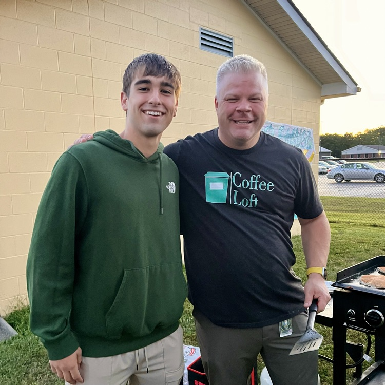 GEVSD's tweet photo. What a way to start the day!🌅🥞 This morning at our annual student organized senior sunrise event, our new principal treated the students to pancakes hot off the grill! 👨‍🍳A huge thank you to Dr. Cox for making the morning extra special! ⚫️🟡#IgniteInspireInstill https://t.co/rbHeZoizI3