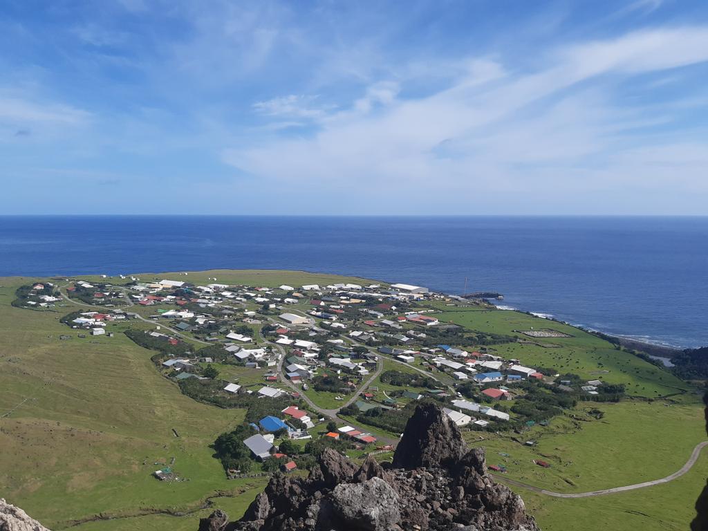 KellyGrTDC's tweet photo. Happy Anniversary to Tristan da Cuhna!
The remotest inhabited island in the world! 🌍
#tristandacunha 
🇹🇦🥂 https://t.co/H2bzlCoMoI