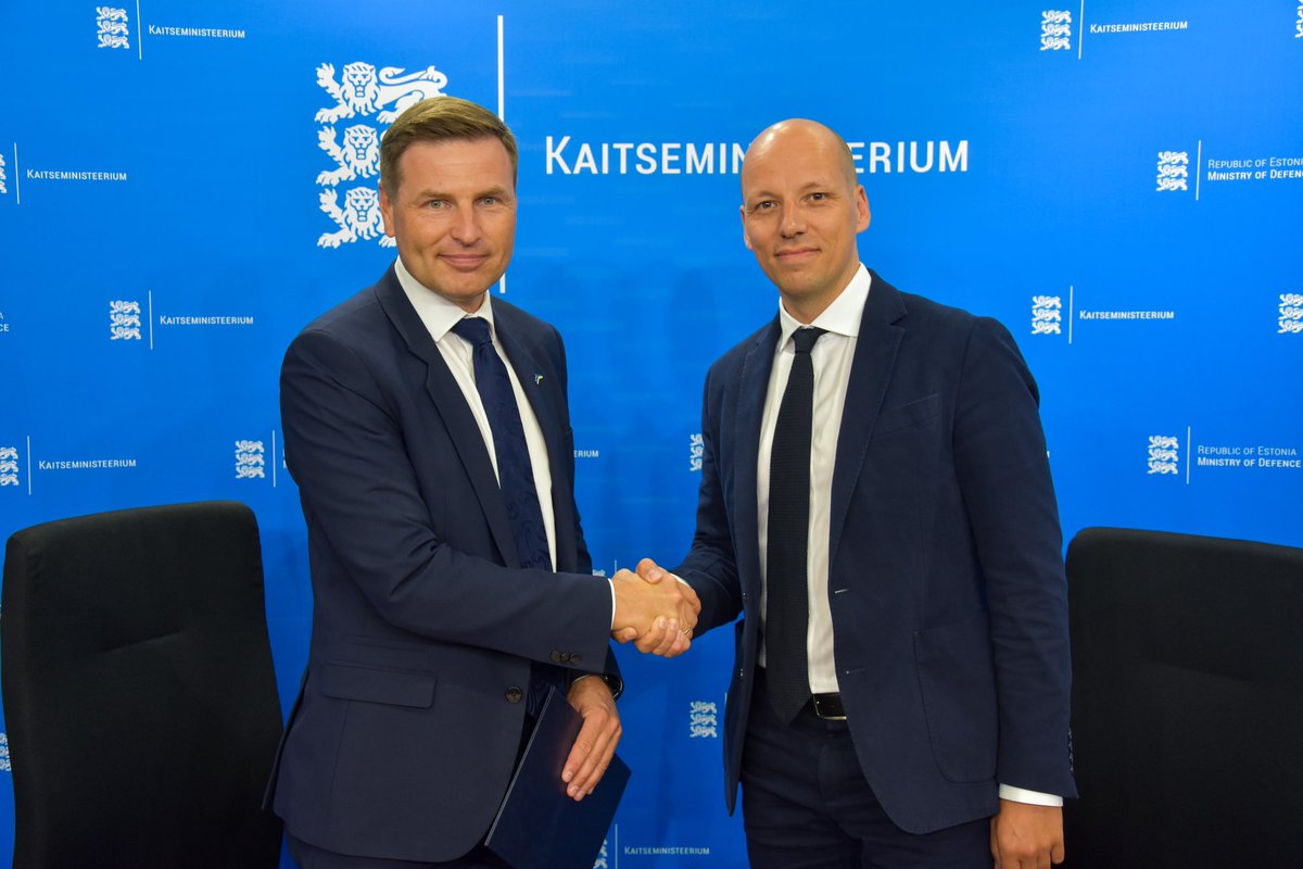MoD_Estonia's tweet photo. 🇪🇪 DefMin @HPevkur and Dr. Gundbert Scherf, Co-CEO of Defence-AI company Helsing, signed a joint statement on advancing 🇪🇪 defence capabilities through the development and application of artificial intelligence (AI) technologies. More: https://t.co/EMaQve8kkO https://t.co/Mn0gtbNqlu