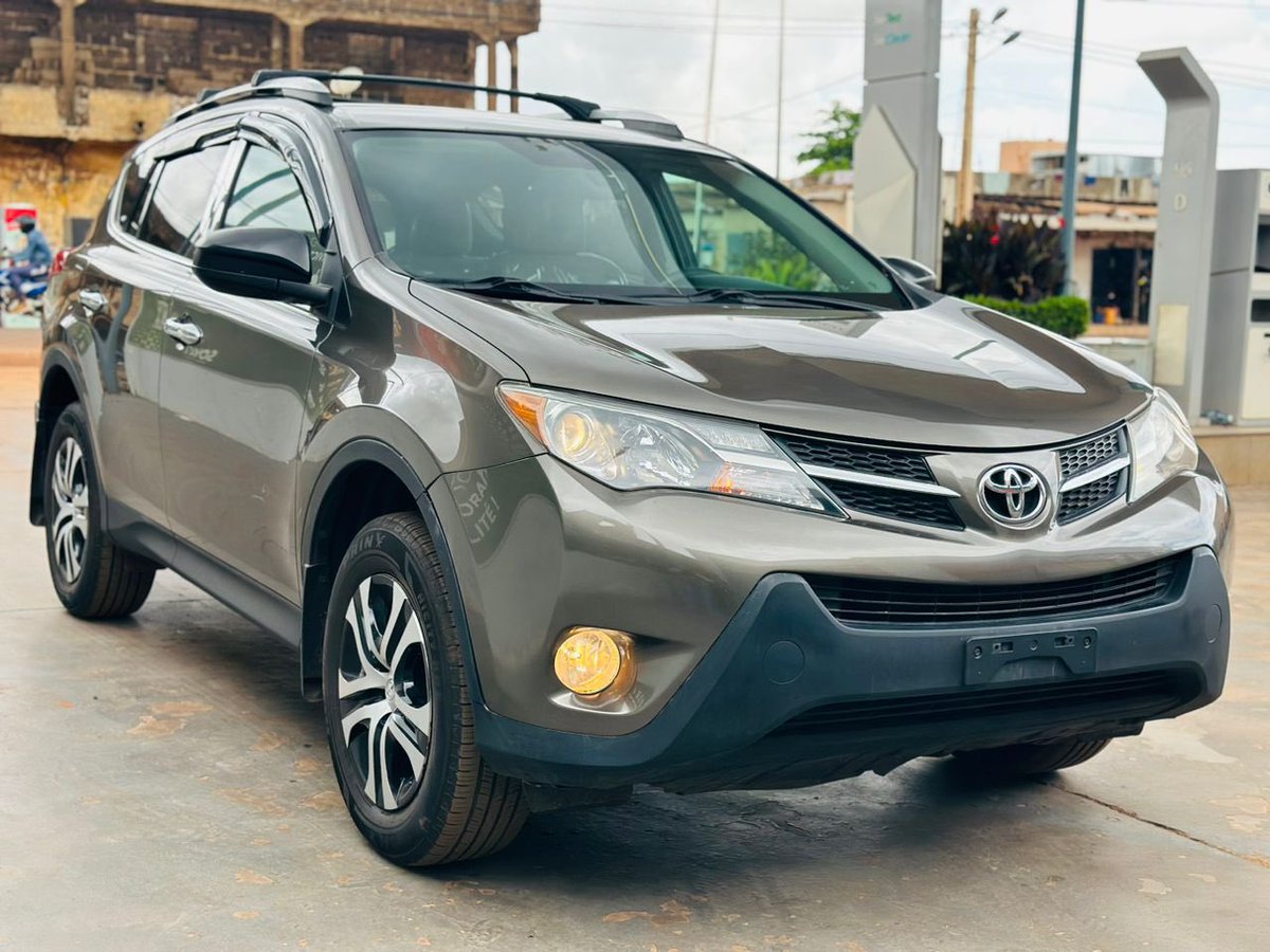 marikomobility's tweet photo. 🚙 **À vendre : Toyota RAV4 2013-2014**  
✅ Dédouané et prêt à rouler !  
🔧 Essence, boîte automatique.  
💰 Disponible à 11.500.000 FCFA TTC (légèrement négociable).  
Contactez-moi 61.75.21.21
 pour plus d'infos ! https://t.co/jreO5pFEzu