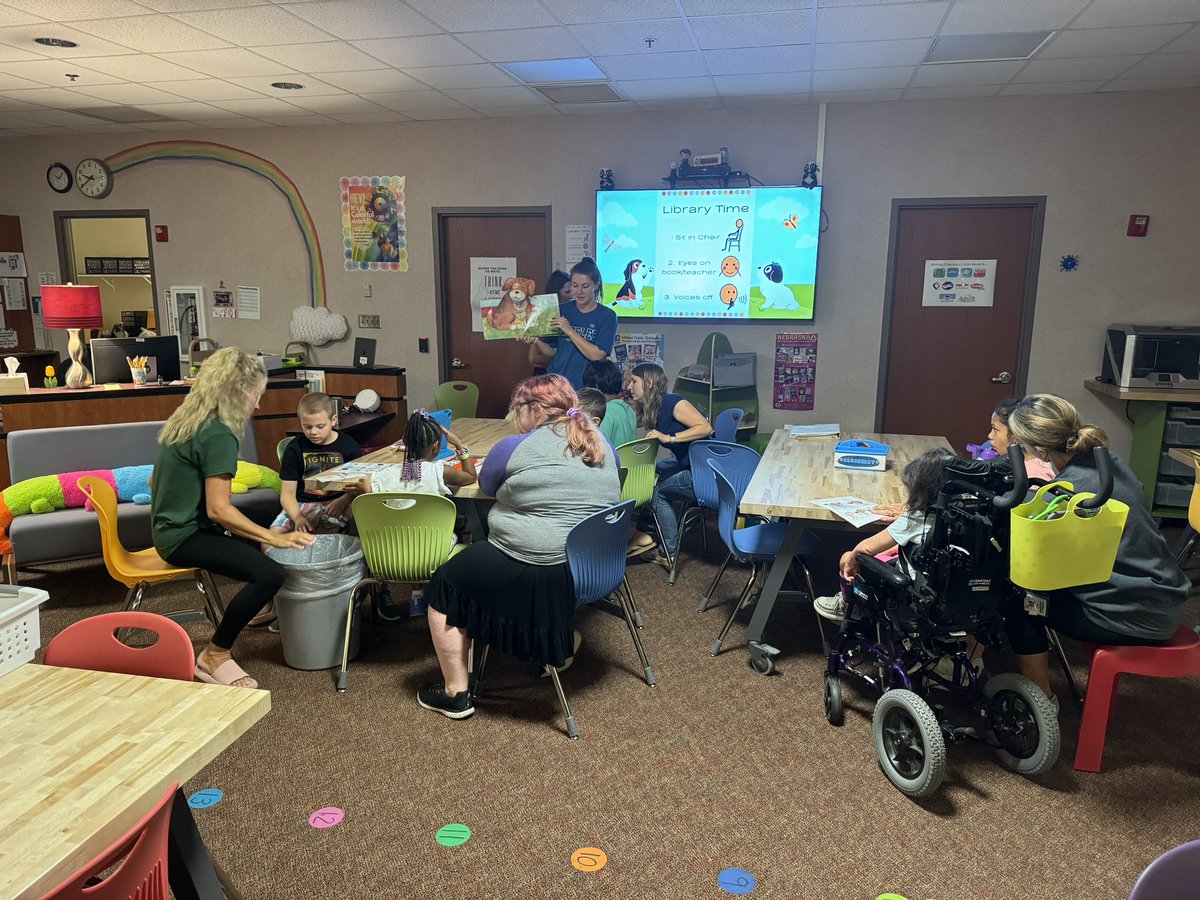 Mrs. McGuire’s ACP pals are loving Library time with <a href="/TimmonsMiss/">Miss Bailey Timmons</a> and Mrs. Kurz! #proud2bMPS 🐾 <a href="/CLManzitto/">Courtney Manzitto</a>