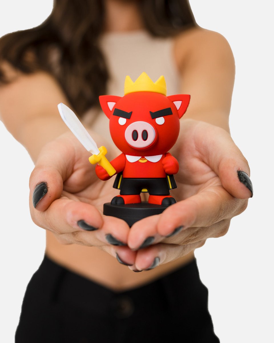 Givingtons's tweet image. The "𝘛𝘦𝘤𝘩𝘯𝘰𝘣𝘭𝘢𝘥𝘦 𝘯𝘦𝘷𝘦𝘳 𝘥𝘪𝘦𝘴..." merch store is back up and running, thanks to our brand ops team, who helped source and facilitate the latest merch drop for YouTube gamer brand @Technothepig.

➡️ Check out the swag here and at technoblade.com 🐷 🎮