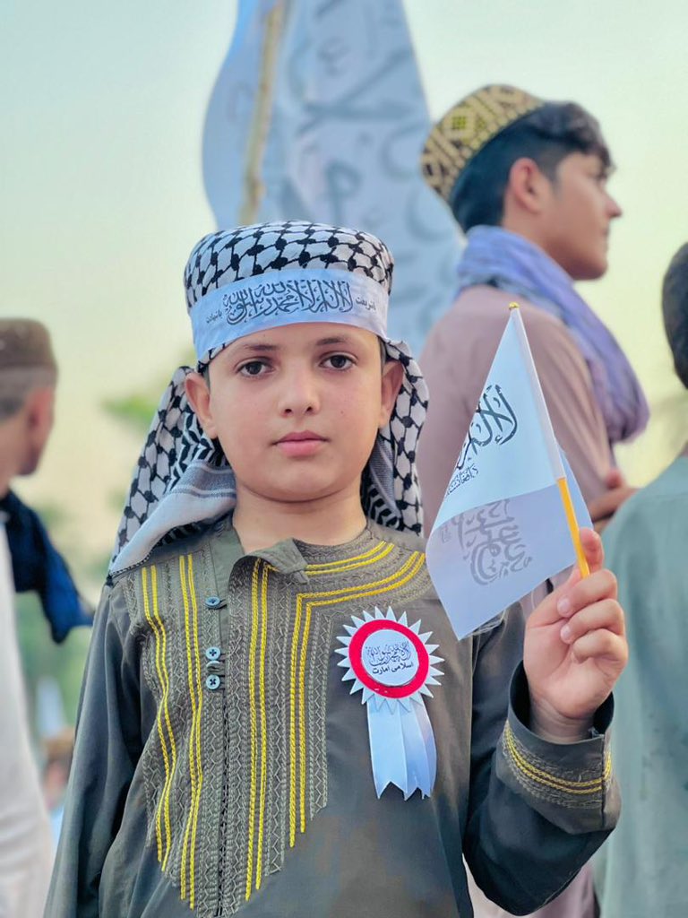 Umati20's tweet photo. کوچنۍ ورور جان مې وايي،
څوک شته چې ماته د خپلواکۍ مبارکي ووايي؟!

🤔 https://t.co/9rn1OgahWH