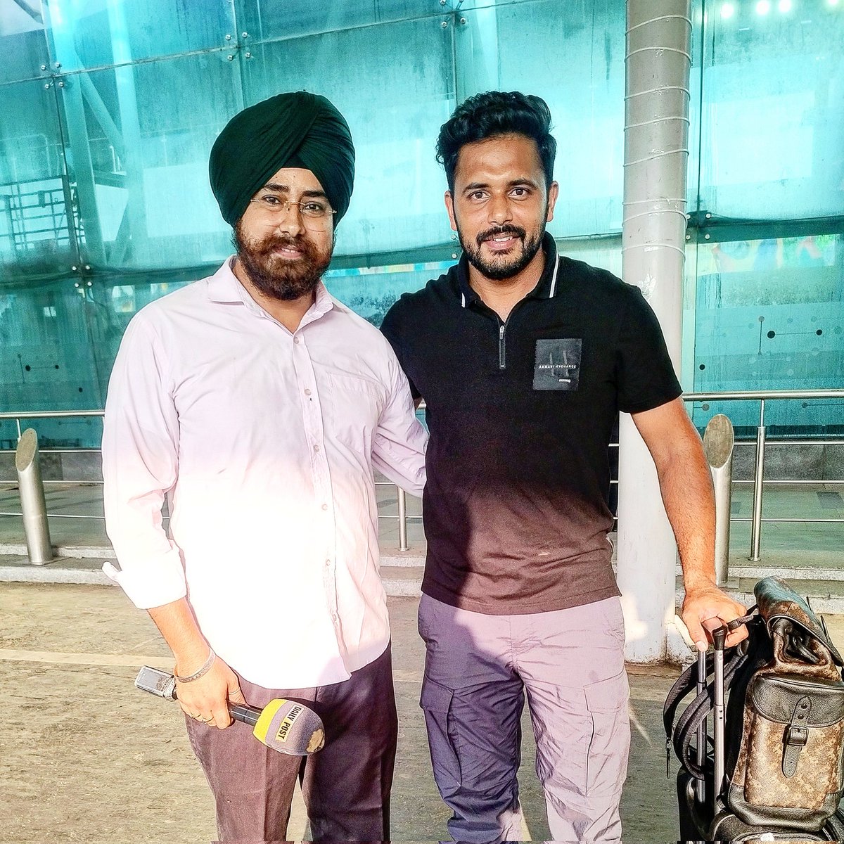 harmeetbpsingh's tweet photo. ਤੂੰ ਹਿੰਮਤ ਤੇ ਰੱਖ 
ਹੌਸਲਾ ਤੇ ਕਰ 
ਤੁਰਦਾ ਜਾ 
ਵੇਖੀ ਤੇਰੀ ਹਵਾ ਵੱਲ 
ਹਵਾ ਵੀ ਨਹੀਂ ਵੇਖੇਗੀ 
#harmeetbpsingh #harmanpreet #sarpanch #Hockey @13harmanpreet #IndianHockey #WINNER #bronze #parisolympics2024 #HockeyIndia https://t.co/89FdZDNrjf