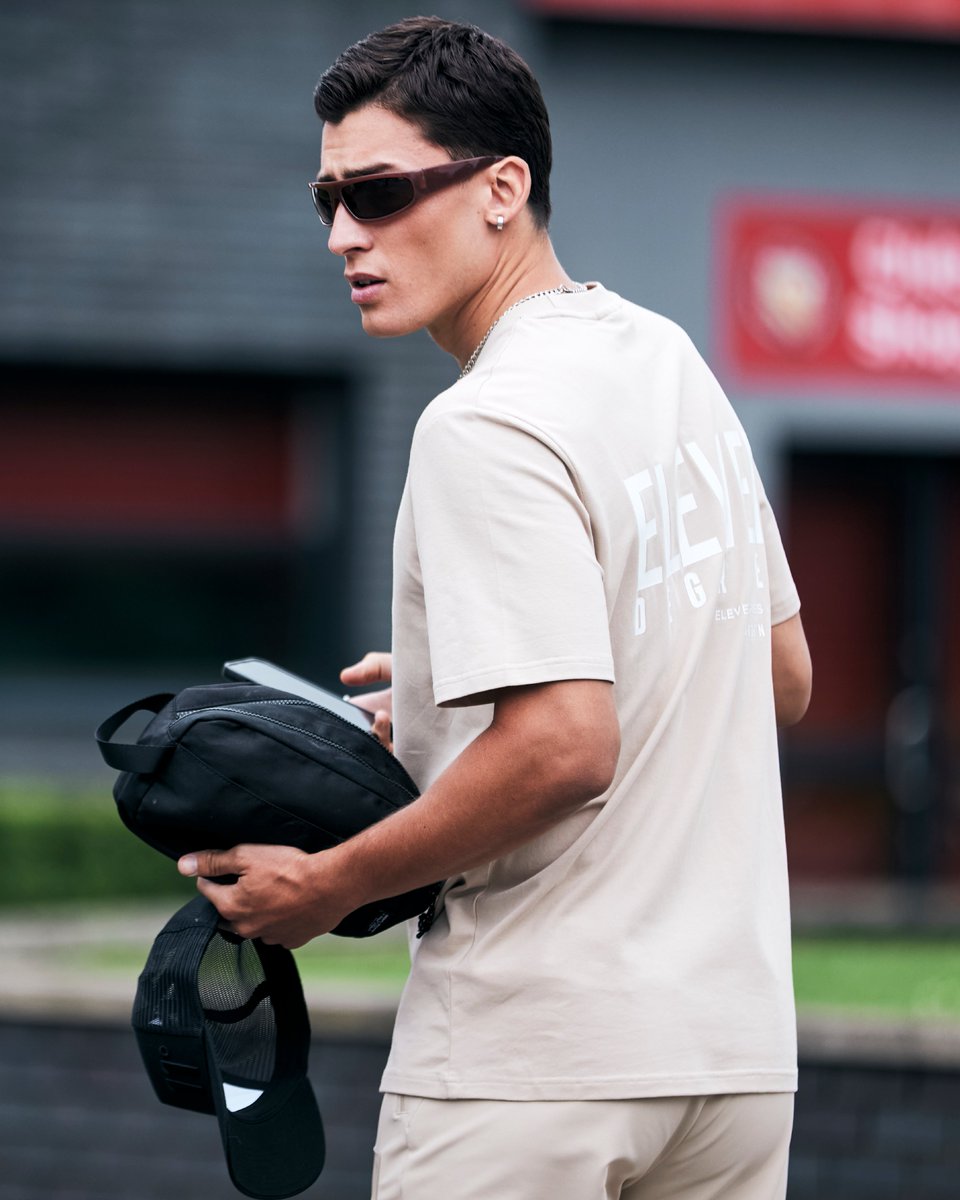 11 Degrees tweet media