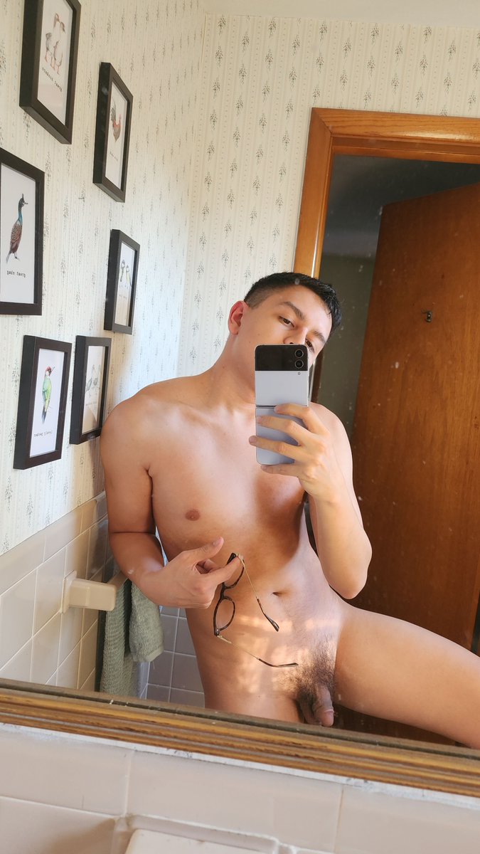 AnotherGayHiker's tweet photo. Any other guys like physically incapable of growing body hair? https://t.co/b1iC436uGD