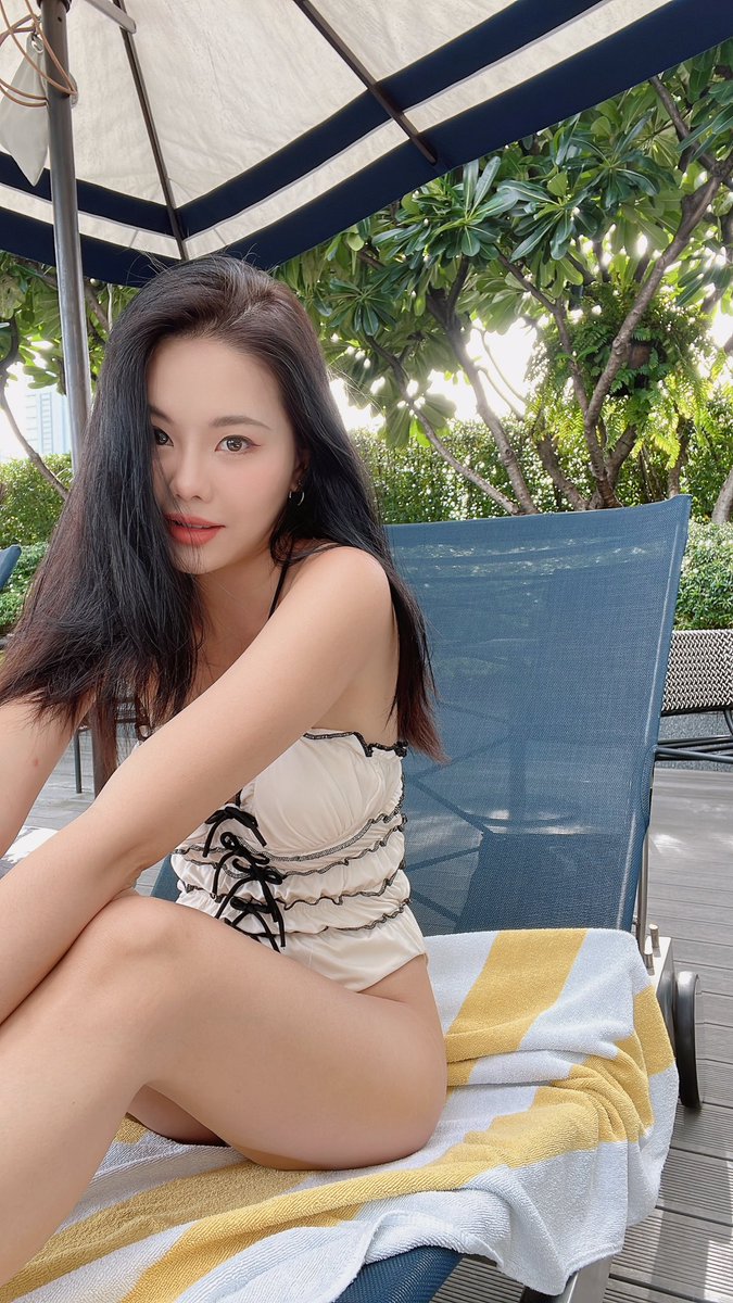 ที่ข้างๆ ยังว่างนะคะ 🩵 
ดูรูปสวยๆ ได้ที่นี่นะ >> onlyfans.com/nanzii