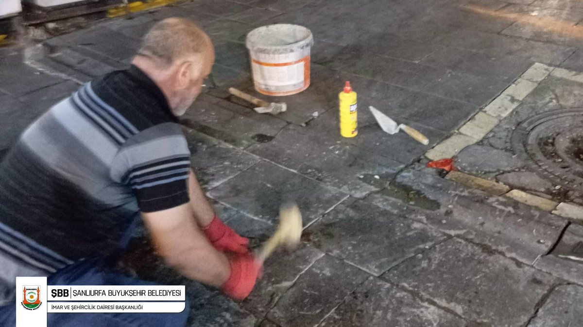 Tarihi Hanlar Bölgesinde, Şanlıurfa'nın kültürel mirasını korumak için İmar ve Şehircilik Dairesi Başkanlığımız tarafından başlatılan bakım ve onarım çalışmalarımız devam ediyor. 

Tarihimize sahip çıkarak bu önemli alanın yeniden hayat bulmasını sağlıyoruz.