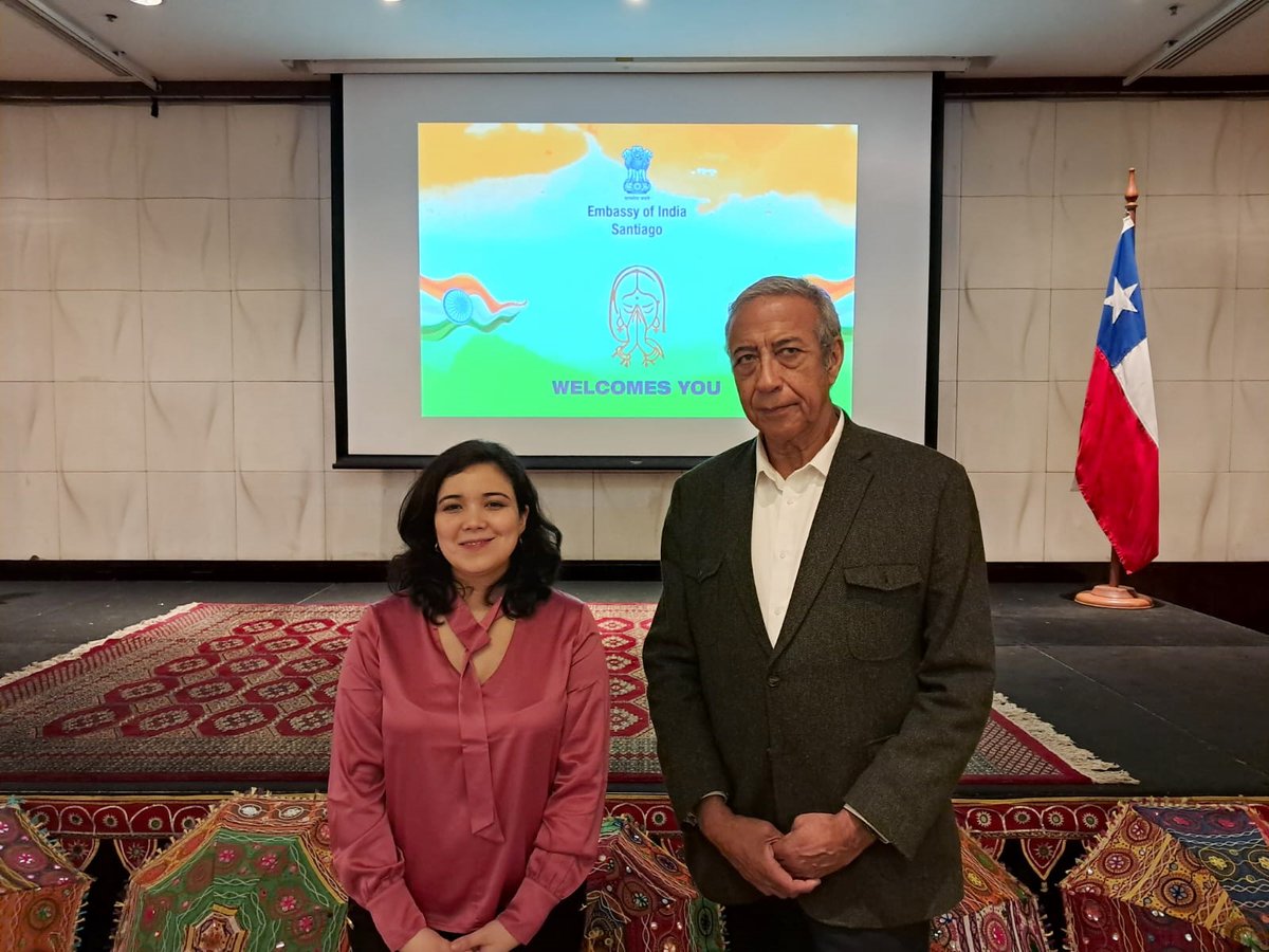 EmilioGuerraUA's tweet photo. 🇮🇳🎉 Celebrando los 78 años de independencia de #India en #Santiago junto a Mabel Zapata, coordinadora de Cooperación Internacional de la  @autonomadechile. Un honor estar en la recepción de la Embajada de la India. ¡La diversidad cultural nos une! 🌍✨ #IndiaEnSantiago https://t.co/mgWcK7jkvi