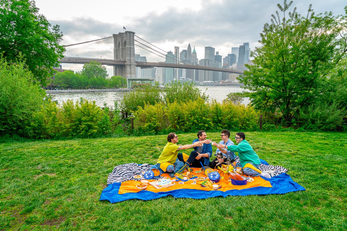 "It's fun to have fun!"

Zander Schlacter is the Brooklyn–based designer and interdisciplinary artist behind our latest limited-edition Dutch oven collection. We joined Zander and his friends for a summer picnic near his Dumbo studio.

greatjonesgoods.com/blogs/great-on…