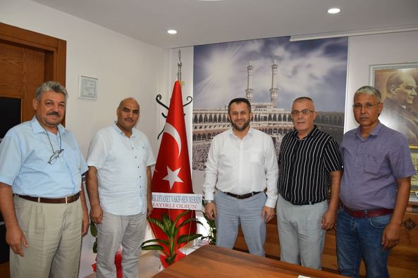 MÜFTÜ YİĞİT'E HAYIRLI OLSUN ZİYARETİ
Erdemli ilçe Müftüsü olarak göreve başlayan İbrahim Yiğit’i Türk Diyanet Vakıf-Sen İl Şube Başkanı Nuh Yelli ve Yönetim kurulu üyeleri makamında ziyaret ederek hayırlı olsun dileklerini ilettiler.