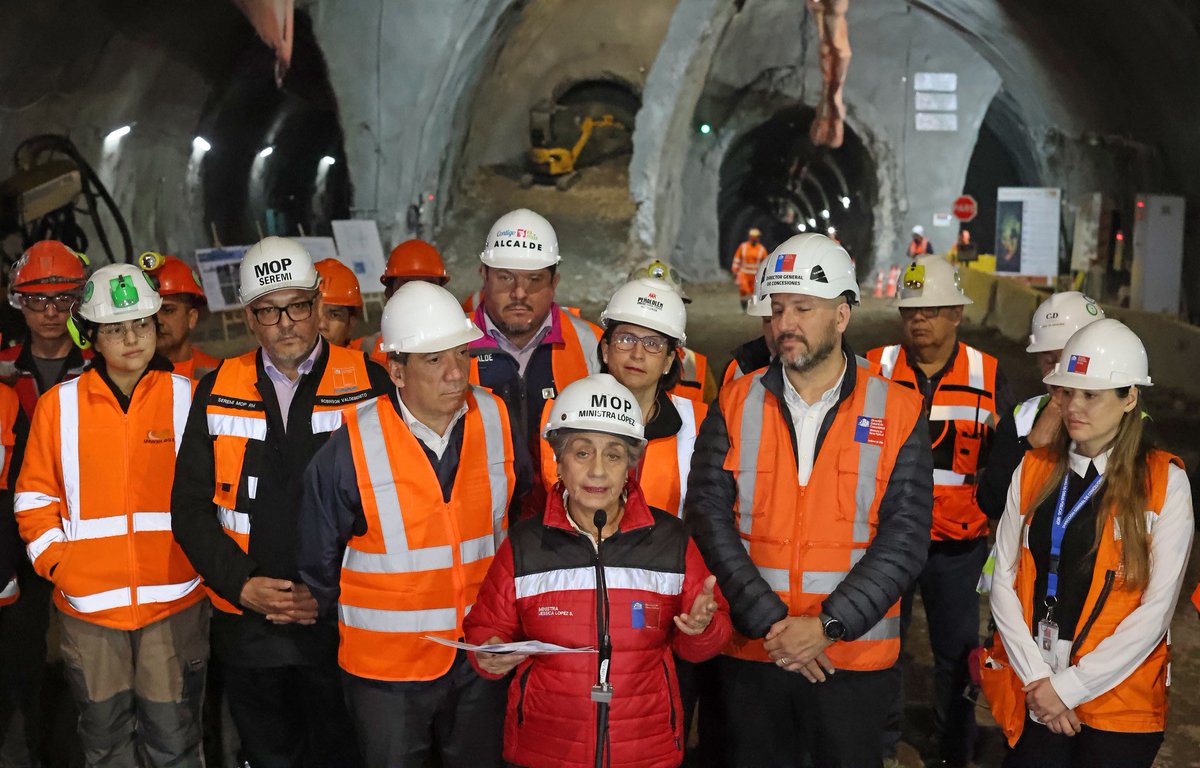 jlopezsaffie's tweet photo. ✅ Hoy inspeccionamos los avances de AVO II, la nueva autopista que conectará #Peñalolén , #LaReina , #Ñuñoa y #Macul . Compartimos con los trabajadores que construyen una ciudad más justa con esta gran obra que beneficiará a más de 660 mil personas.

Es una excelente noticia!! https://t.co/yzRTd2mIsR