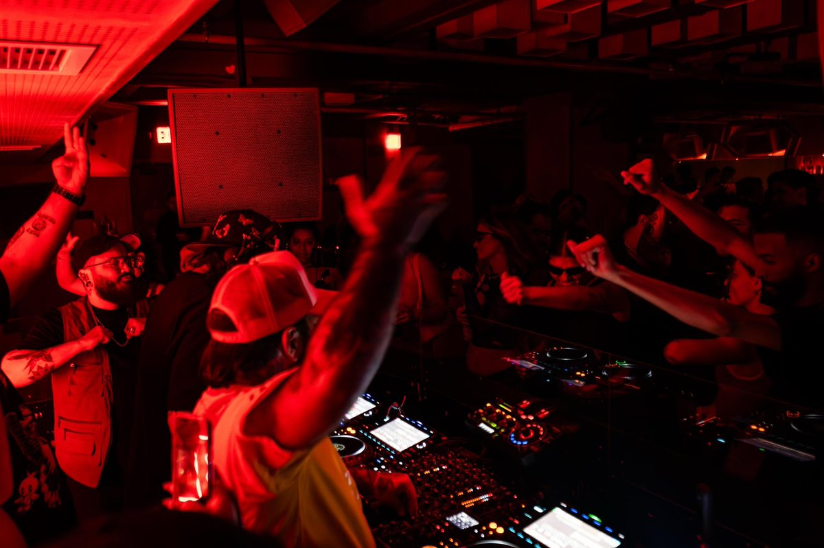MeGustaGanja's tweet photo. some flicks from jolene

the world ain’t know the b2b w @fishscale would change the trajectory of their lives that night https://t.co/v7Qxbx524G