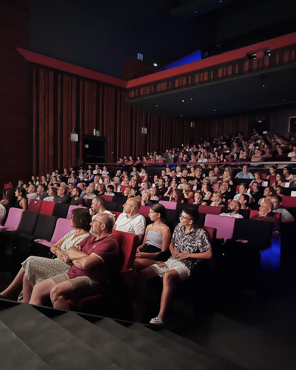 xiquetstgn's tweet photo. Aquest vespre hem omplert el Teatre Tarragona de gom a gom per commemorar el Sant Magí de fa 10 anys!

Més de 400 matalassers hem gaudit recordant aquell 2d9fm a través d’un espectacle ple de música, dansa, entrevistes i molt d’orgull! 

GLÒRIA ALS XIQUETS! ❤️

#matalasserament https://t.co/z5nHHft6a3