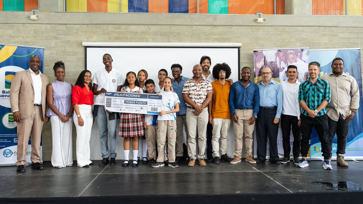 FundacionSPB's tweet photo. 🧑‍🎓🌍 Durante 6 meses, 50 estudiantes de Buenaventura y 20 de EE.UU. trabajaron juntos en el programa Nation Builders para desarrollar soluciones innovadoras a desafíos locales. ¡Aquí te contamos cómo estos jóvenes están marcando la diferencia! 👇 https://t.co/mgePMG68El