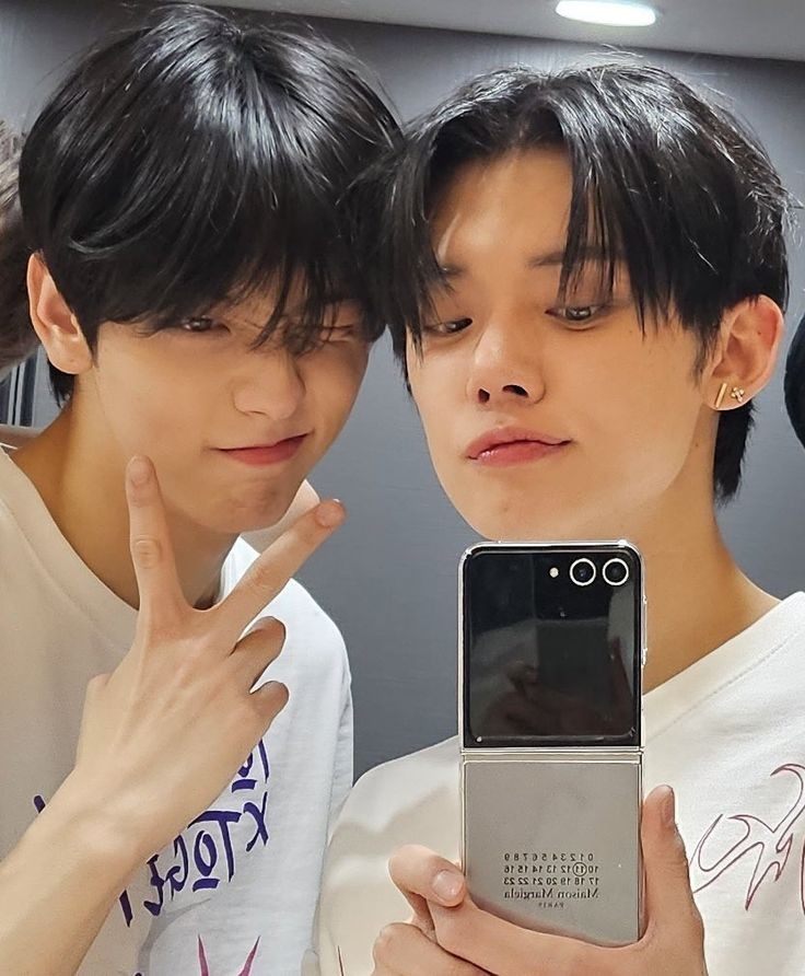 binatth_'s tweet photo. día dos buscando mutis! 😭

ola, siganme para interactuar y ser amigues, soy cool se los prometo, intento de aurera, moa y la mayor fan del yeonbin.

prio txt, pero escucho otros grupos de vez en cuando, me gusta leer libros geis y soy una obsesiva por las pelis y series 👍 https://t.co/VZUCJ25aZr