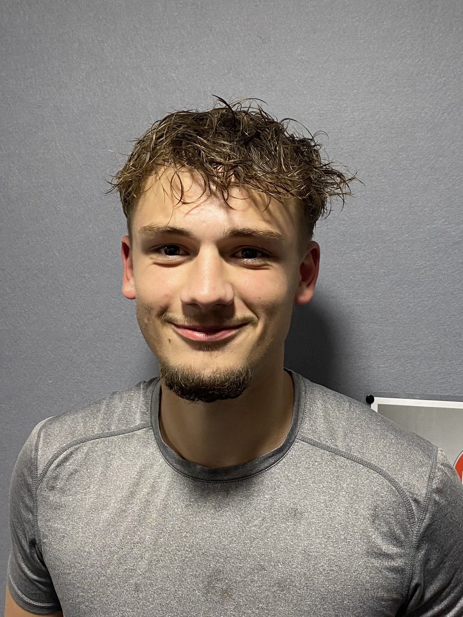PitstoneFC's tweet photo. Tonight’s @PitstoneFC Man of the Match was Ryan Earle. Great performance at LB. Well done Ryan 🍾🍾🍾👏👏👏 https://t.co/Lopysb55pU