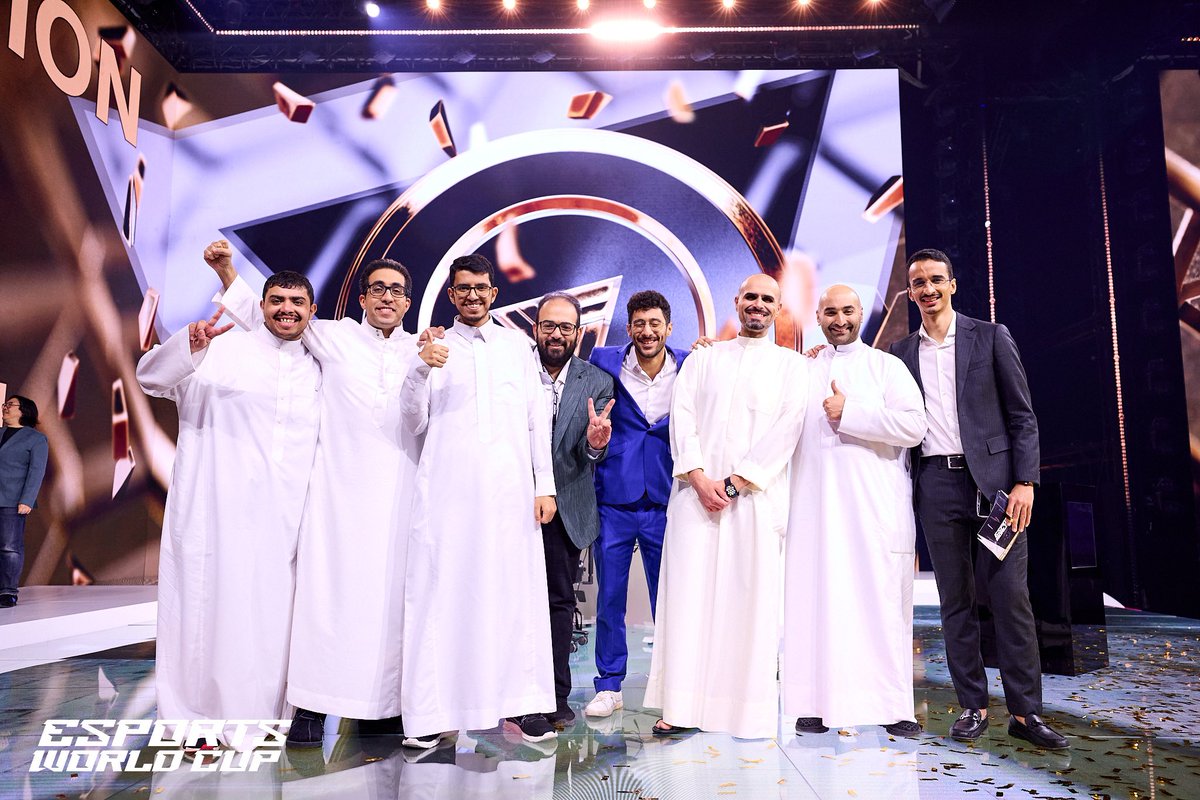 Dmc_115's tweet image. Last weekend was unforgettable. I met and worked with a group of legendary talents.

Spending my time with you all in this event was definitely great. Hope to see you again soon! 
Sorry i can&apos;t tag you all 🙌🏻 
#EWC2024 #StreetFighter6