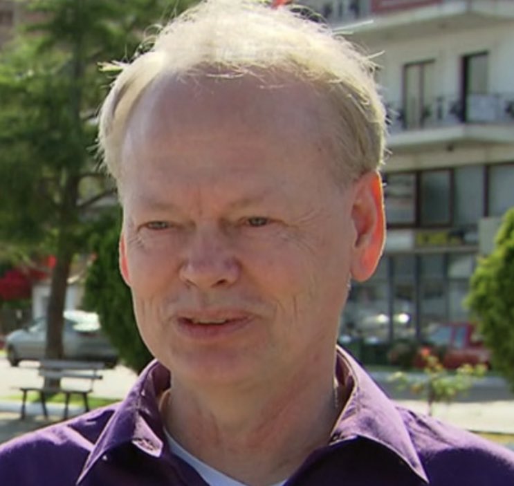 DavidPeetersNL's tweet photo. #benbvolliefde
Raymond van Barneveld + Steve Buscemi = Karel de Buschauffeur! https://t.co/nyKw7AkQsA