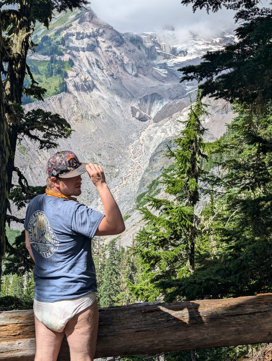 CubbyAdventure's tweet image. The glacier that creates the Nisqually River, and the kangaroo that floods the pampers.