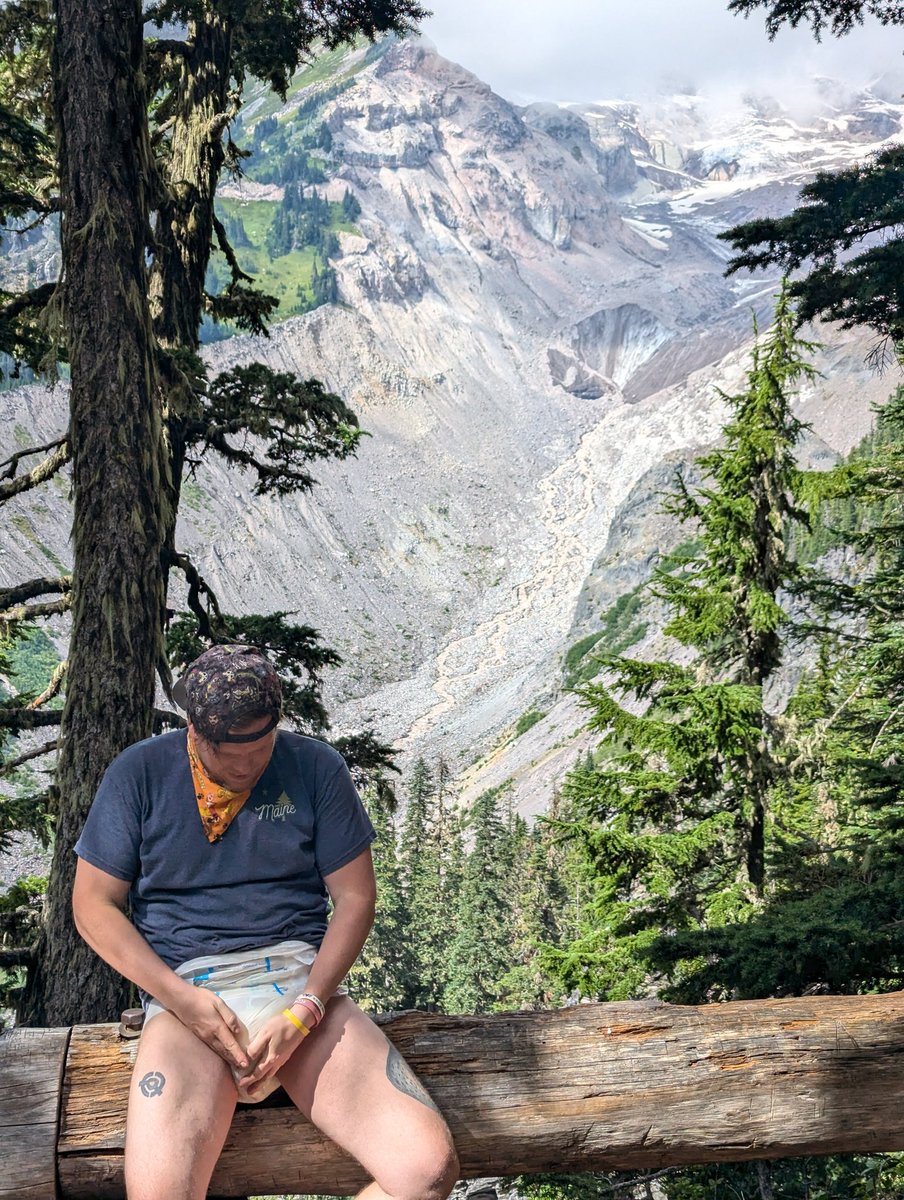 CubbyAdventure's tweet image. The glacier that creates the Nisqually River, and the kangaroo that floods the pampers.