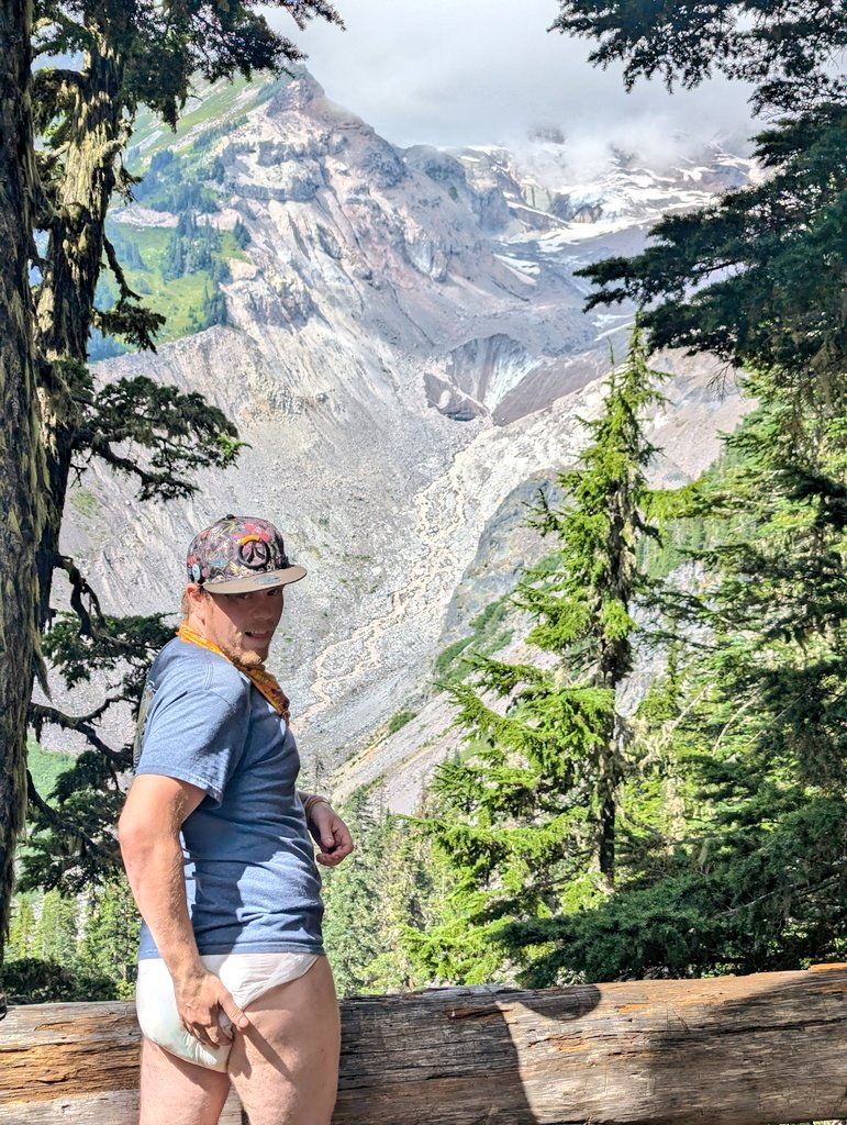 CubbyAdventure's tweet image. The glacier that creates the Nisqually River, and the kangaroo that floods the pampers.