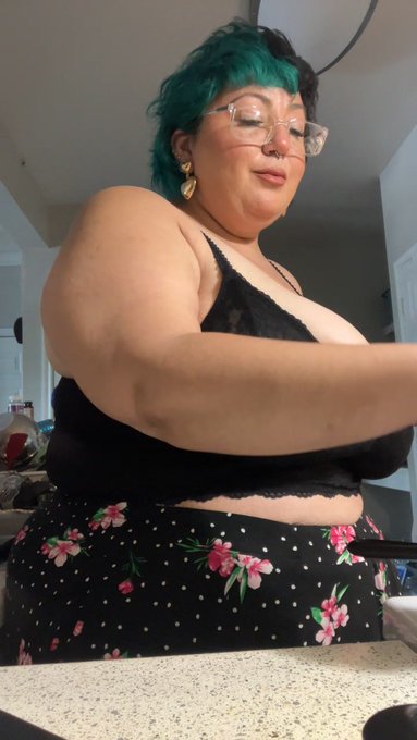 LuckLucyBBW is live now! https://t.co/3ehVFTFAzS https://t.co/RilFTUVBud<a href="/tag/mvsales"class="tags"><span>#mvsales</span></a>