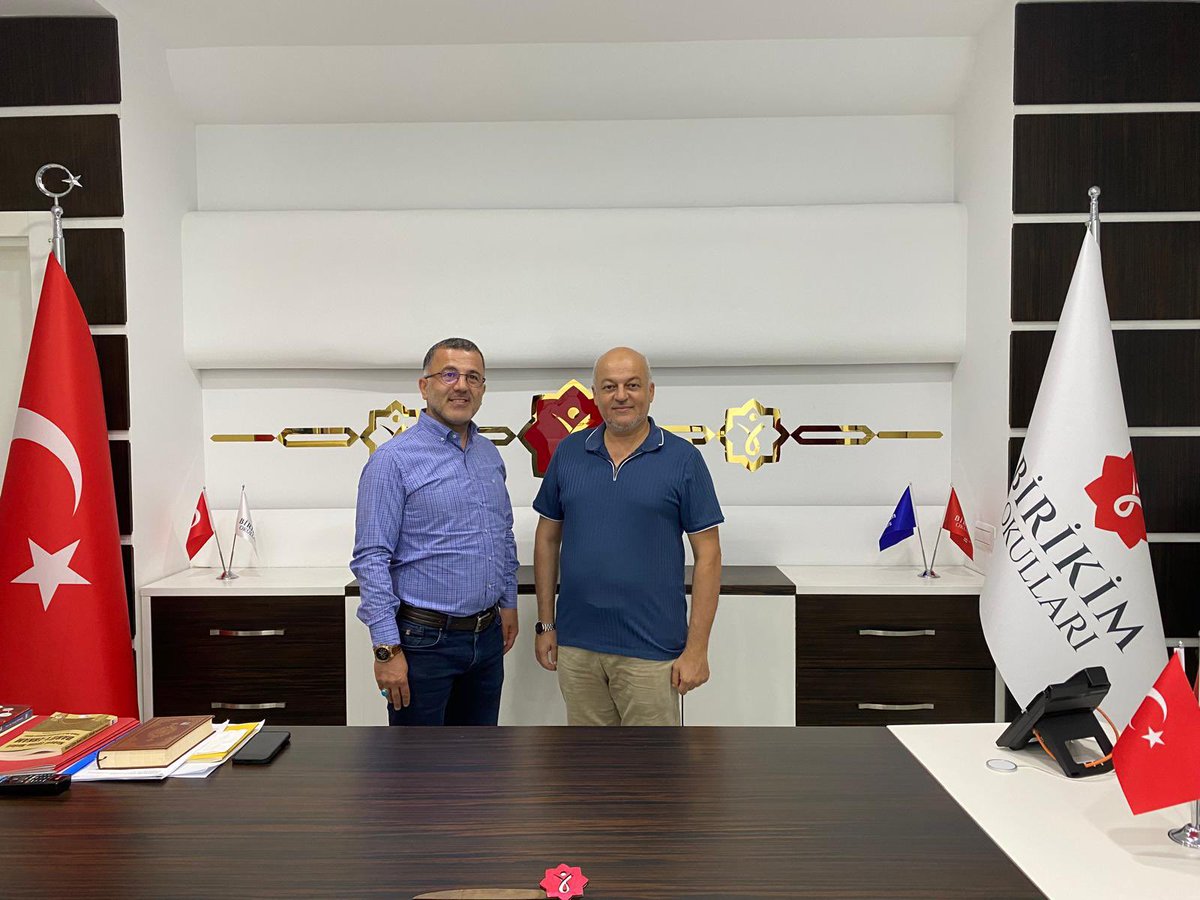 Birliktede çalışmış olduğumuz, Birikim Okulları Genel Müdürü Salih Eren kardeşimize keyifli sohbet ve misafirperverliği vesilesi ile teşekkürler. <a href="/salih_erenn/">Salih Eren</a>