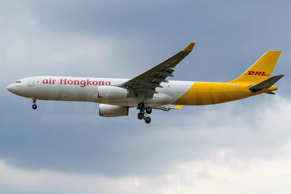 Caixabank ya ha comenzado a entregar los primeros Airbus A330-300P2F a DHL, que lucen un esquema híbrido con su subsidiaria Air Hongkong.

La unidad M-MPSD fue capturada por <a href="/LorenzoGiacobbo/">Lorenzo Giacobbo</a> en Milán hoy.

Via <a href="/airwaysmagazine/">Airways Magazine</a> 
#DHL #Caixabank