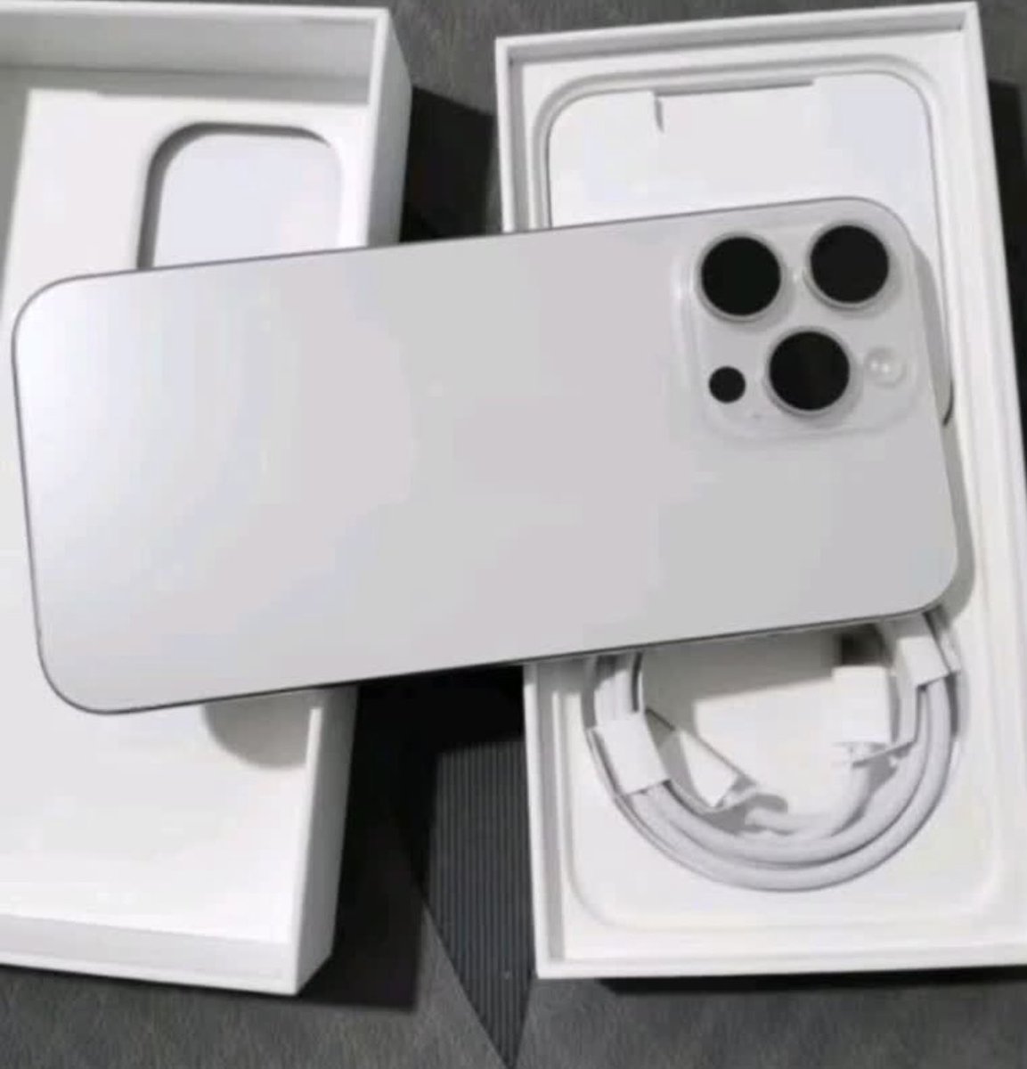 A 全新苹果手机直销 tweet media