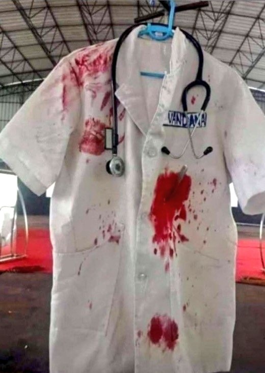 Abhishekrjn15au's tweet photo. SOS 🛑 EMERGENCY! ;
#BengalHorror #JusticeForDoctor
Avg 100-200 Goons of MOB are Attacking in #RGKAR MEDICAL COLLEGE 

Several Doctors have trapped .
Worrisome condition in #kolkata
#IndependenceDay #KolkataDoctor https://t.co/x3qV7aHYVn